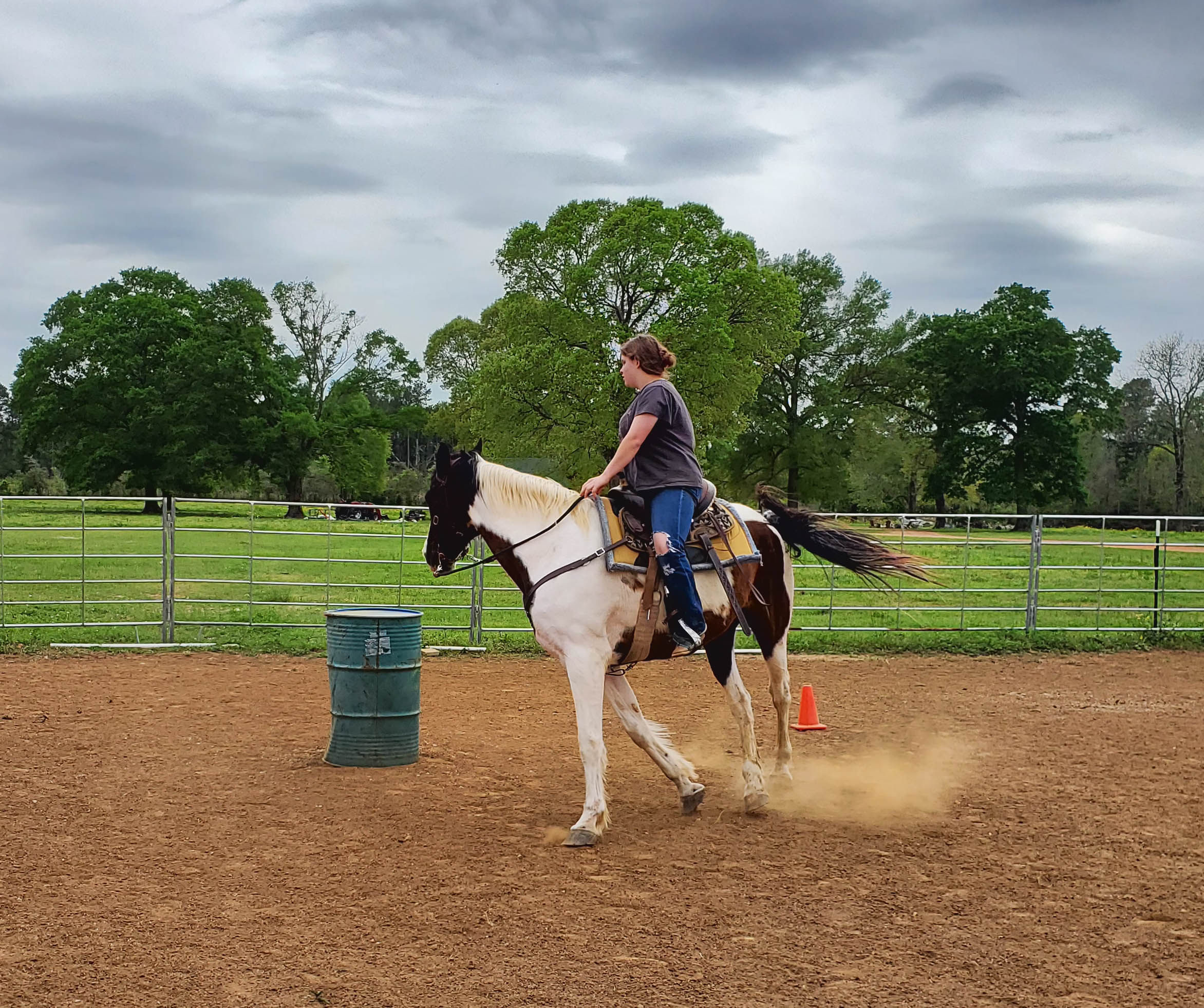 Camper with horse at Cherokee Outlaw Ranch